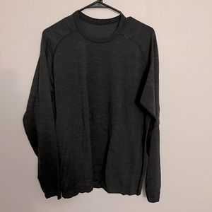 Lululemon long sleeve shirt size large